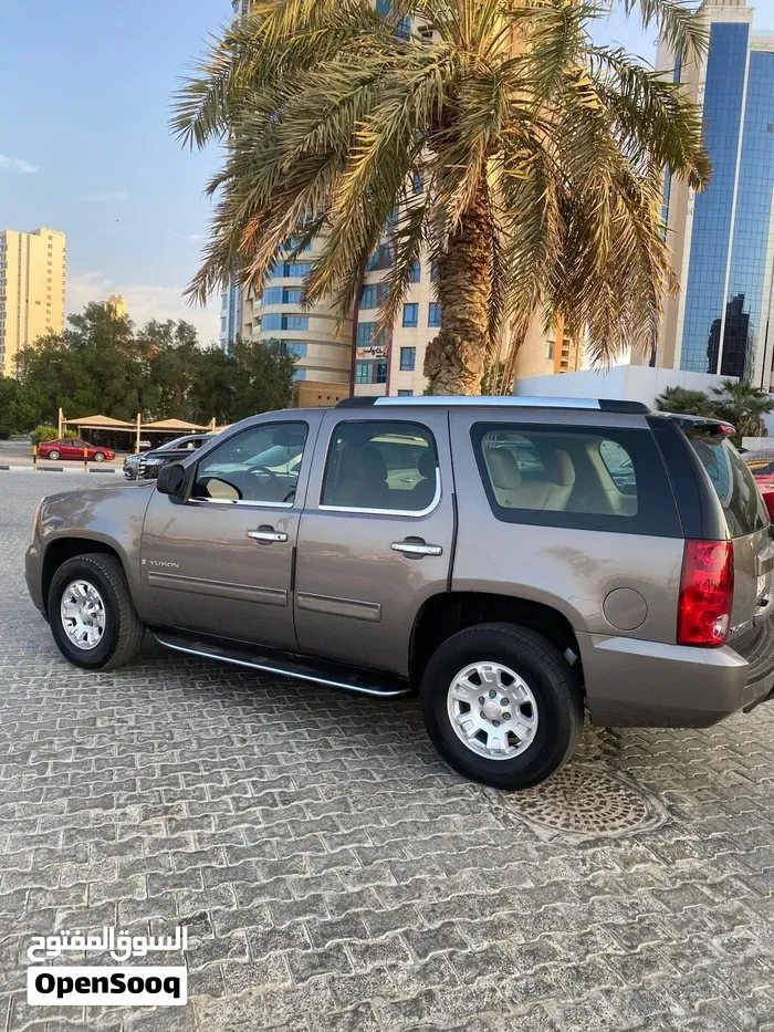 GMC Yukon 2013 photo 2