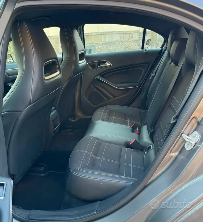 Mercedes-Benz A 180 2016 photo 4