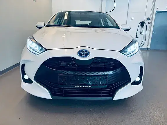 Toyota Yaris 2023 photo 2