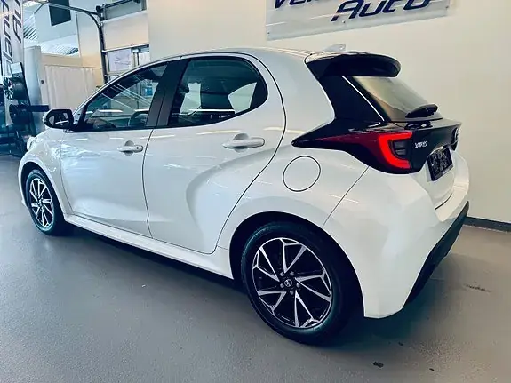 Toyota Yaris 2023 photo 4