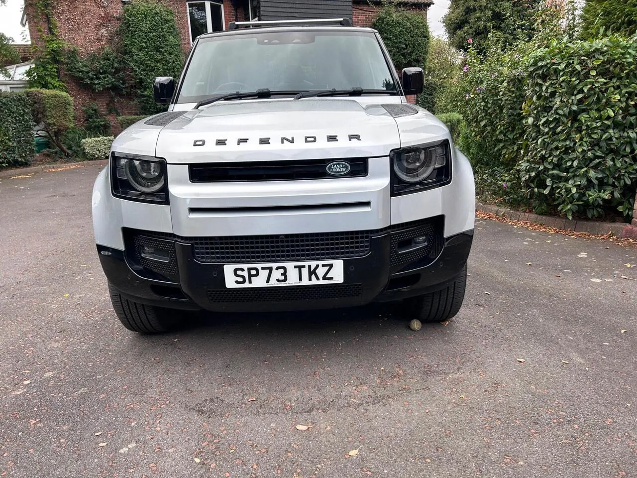 Land Rover Defender 2024 photo 2