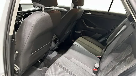 Volkswagen T-Roc 2023 photo 2