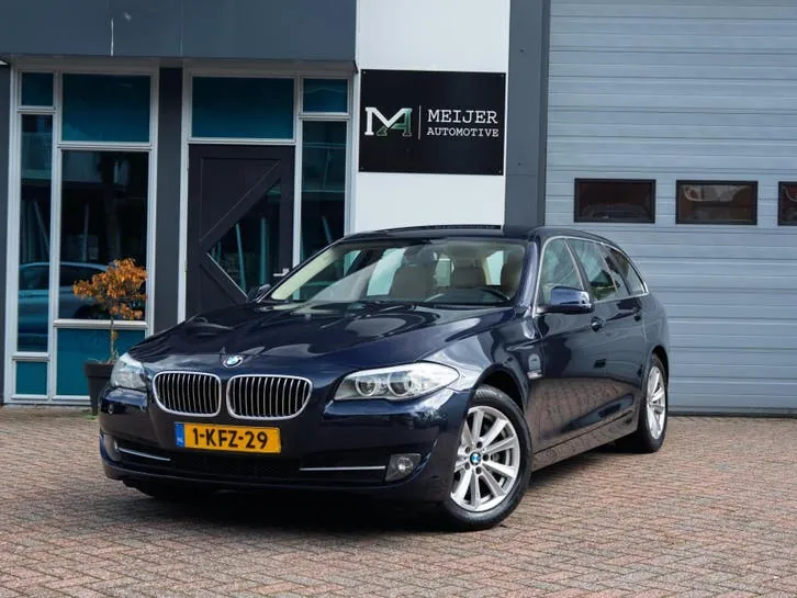 BMW 528I Touring 2013 photo 2