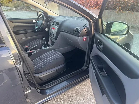 Ford Focus 2009 photo 4