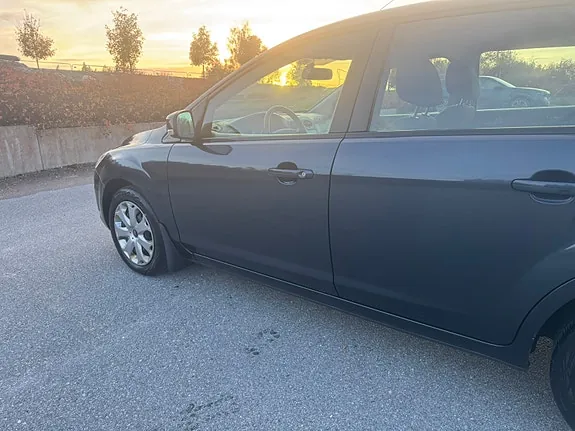 Ford Focus 2009 photo 3