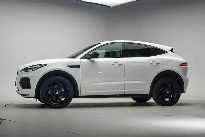 Jaguar E-Pace 2023 photo 2