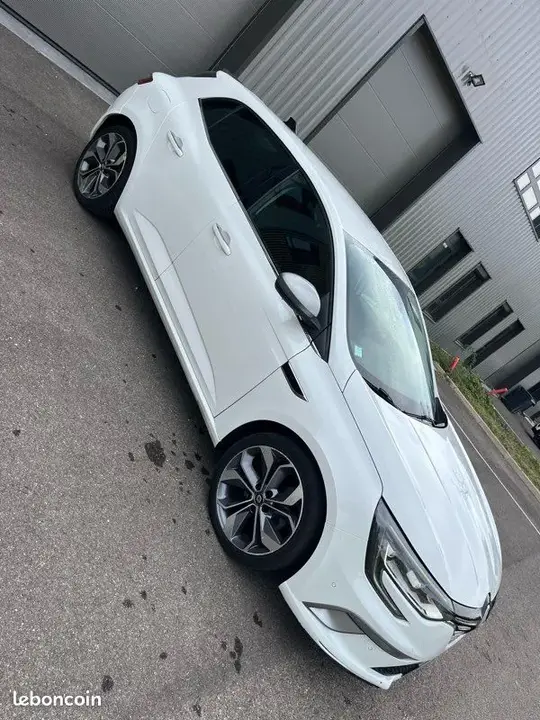 Renault Megane 2017 photo 2