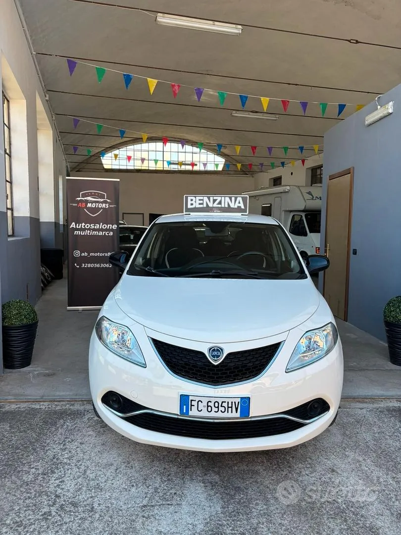 Lancia Ypsilon