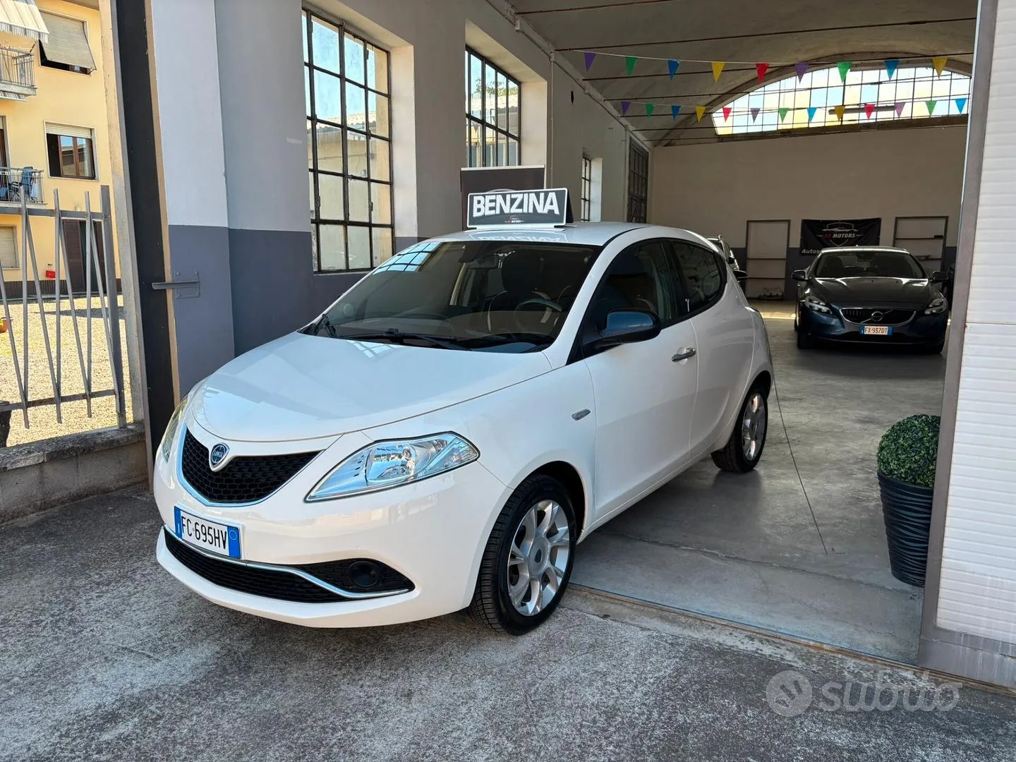 Lancia Ypsilon 2016 photo 2