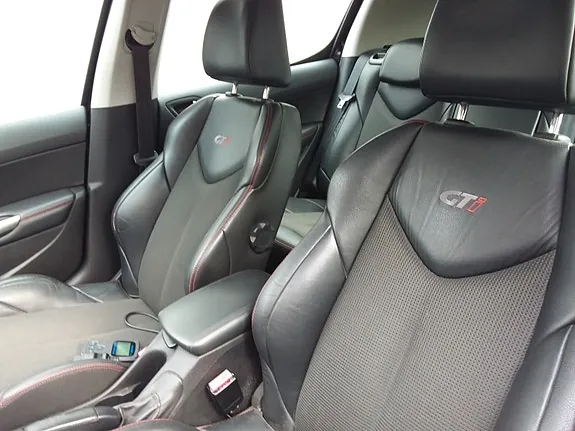 Peugeot 308 2011 photo 2