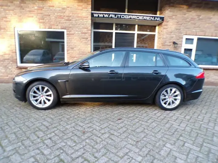 Jaguar Xf 2014 photo 2
