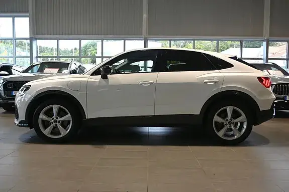 Audi Q3 2023 photo 2
