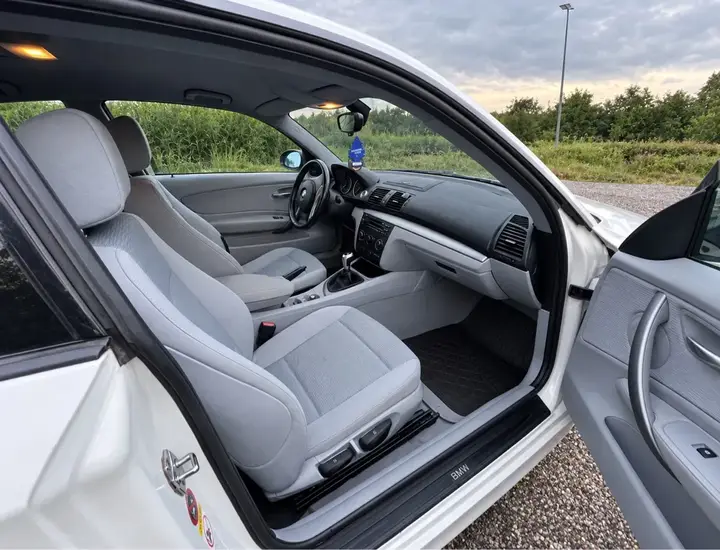 BMW 1 Series 2009 photo 3