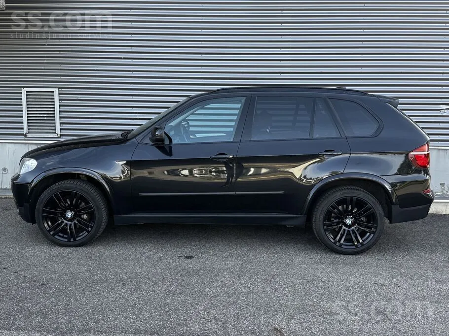 BMW X5 2010 photo 2