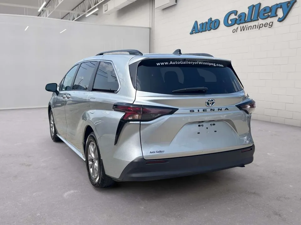 Toyota Sienna 2024 photo 3