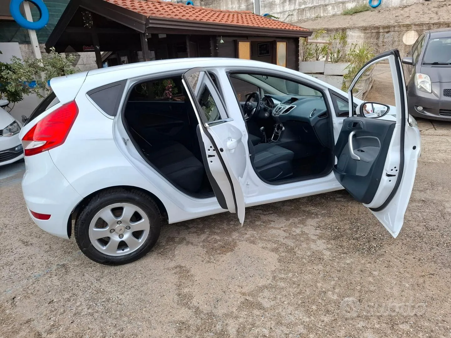 Ford Fiesta 2010 photo 4