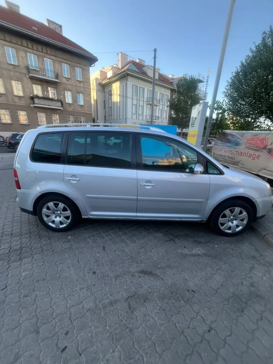 Volkswagen Touran 2004 photo 2