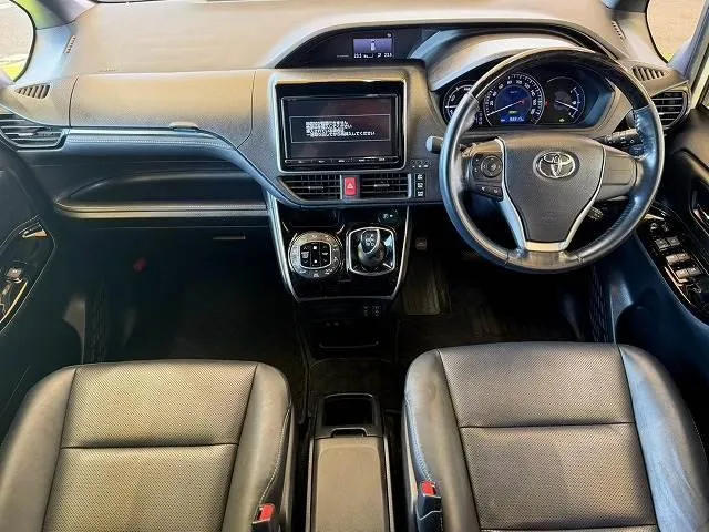 Toyota Esquaise 2018 photo 2