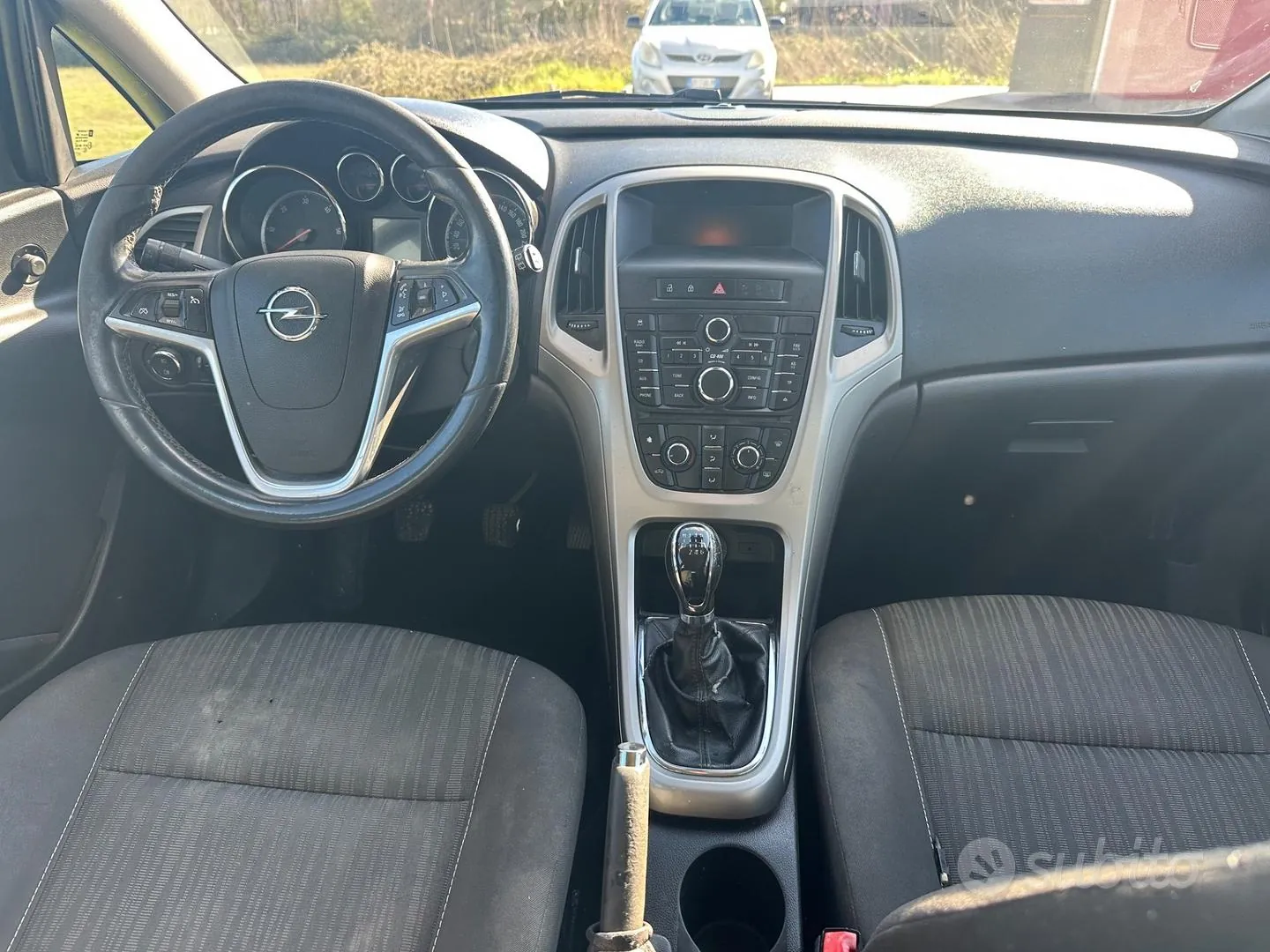 Opel Astra 2011 photo 3