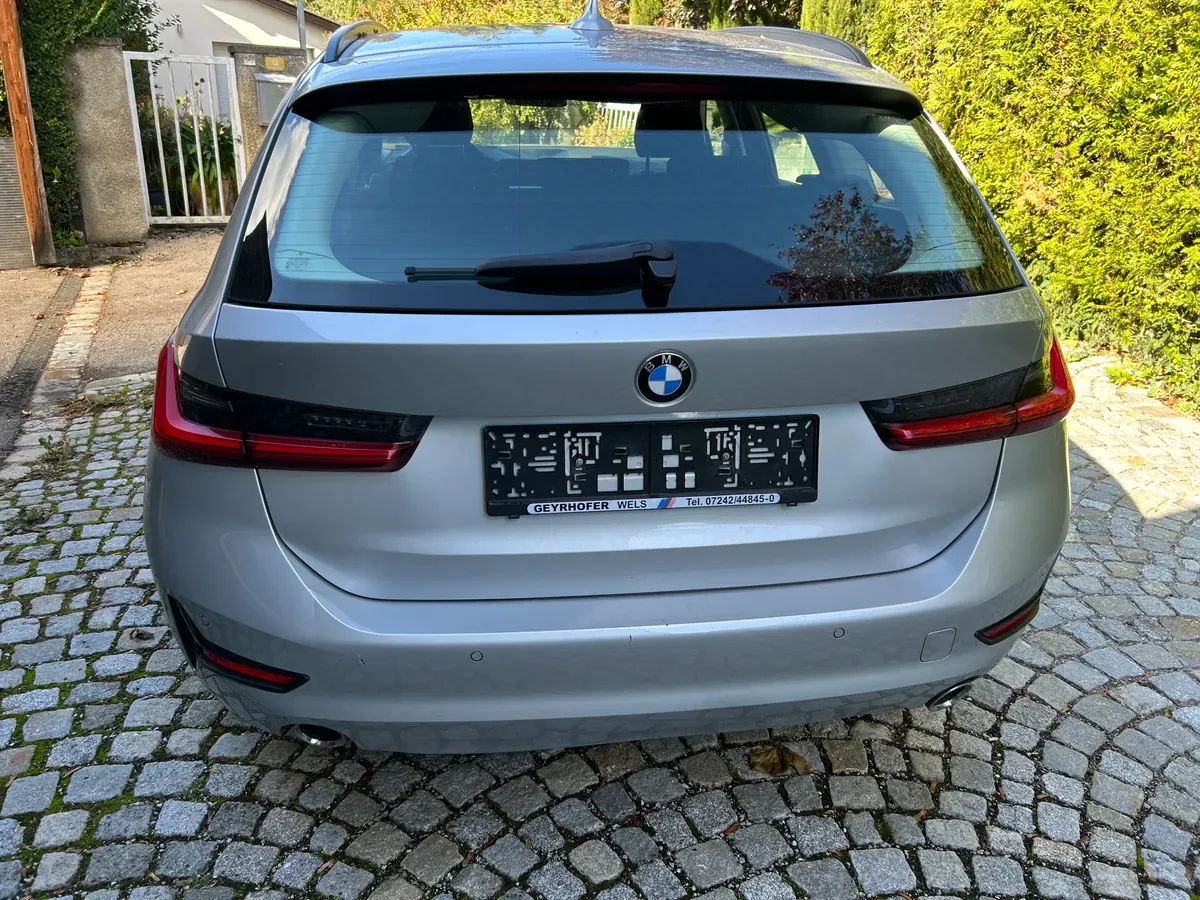 BMW 3 Series 2019 photo 3