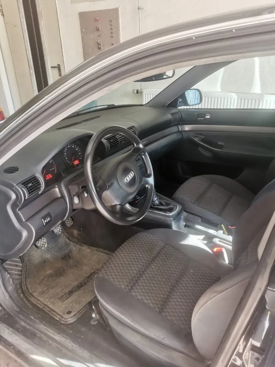 Audi A4 1999 photo 2