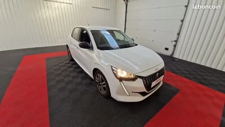 Peugeot 208 2023 photo 3