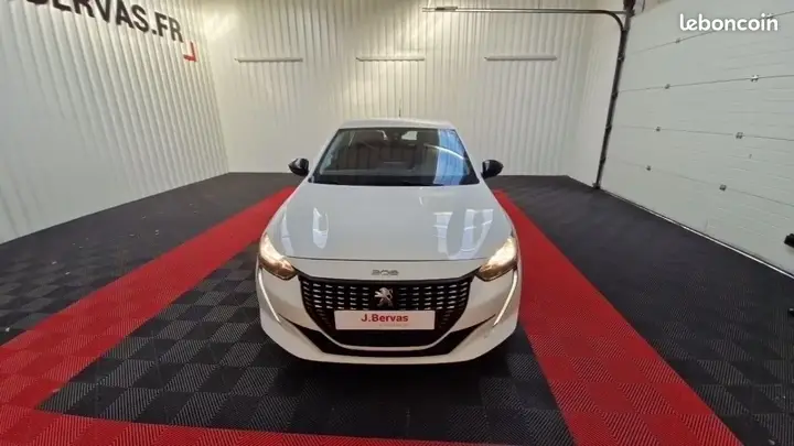 Peugeot 208 2023 photo 2