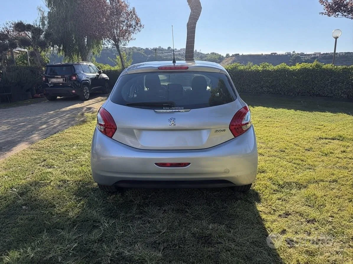 Peugeot 208 2015 photo 2