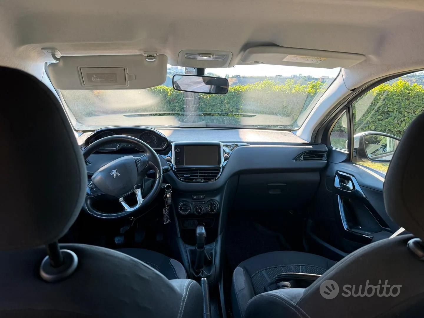 Peugeot 208 2015 photo 5