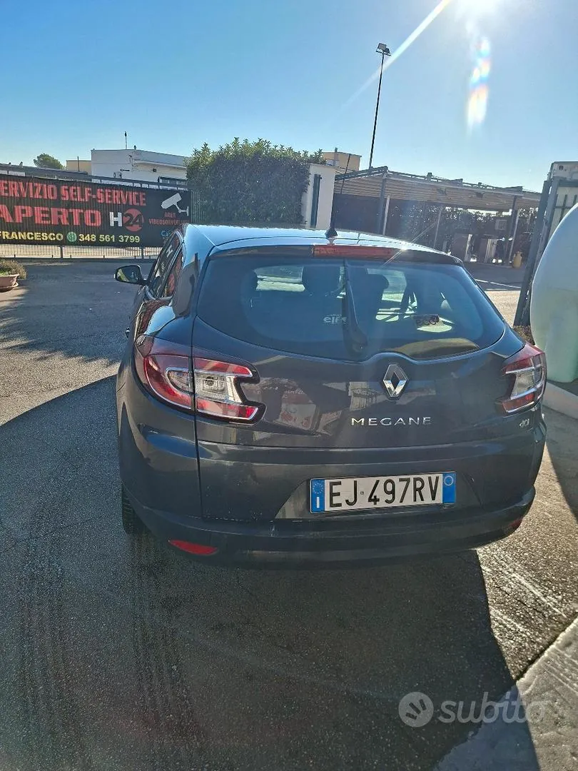 Renault Megane 2011 photo 2