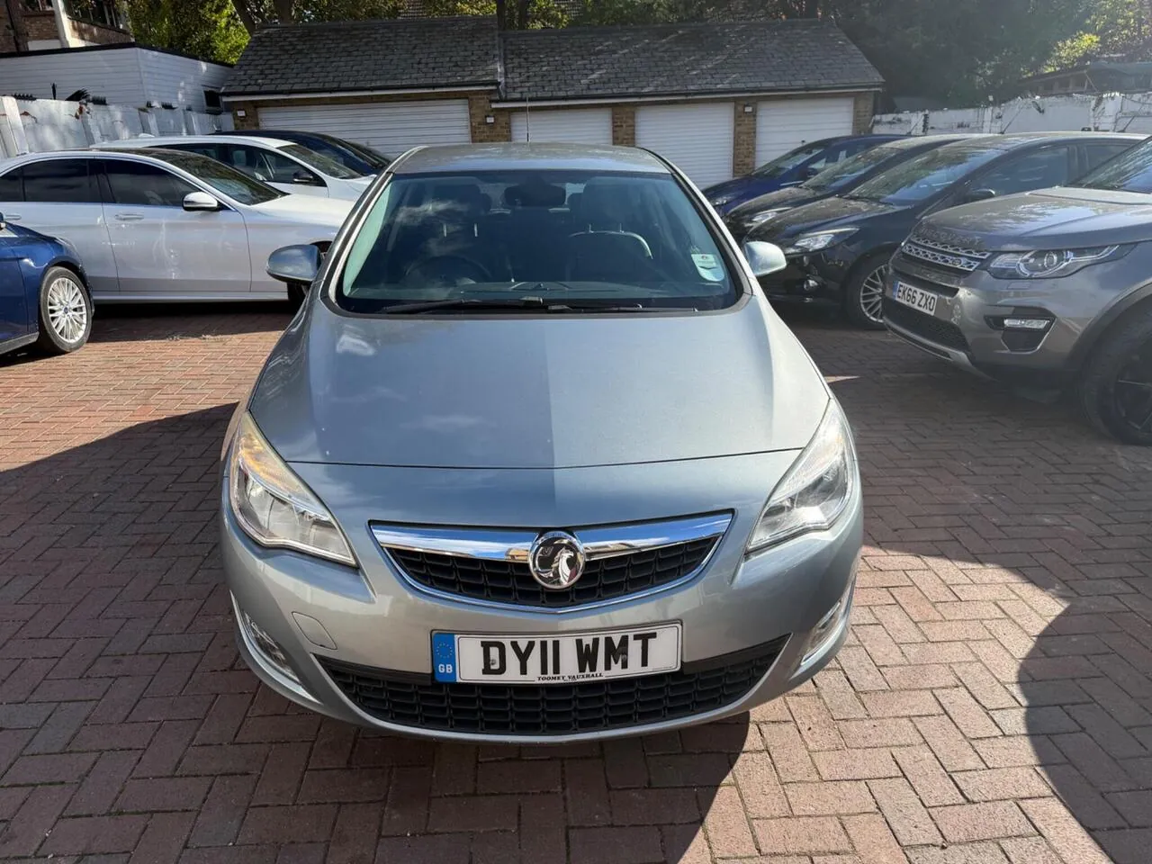 Vauxhall Astra 2011 photo 3