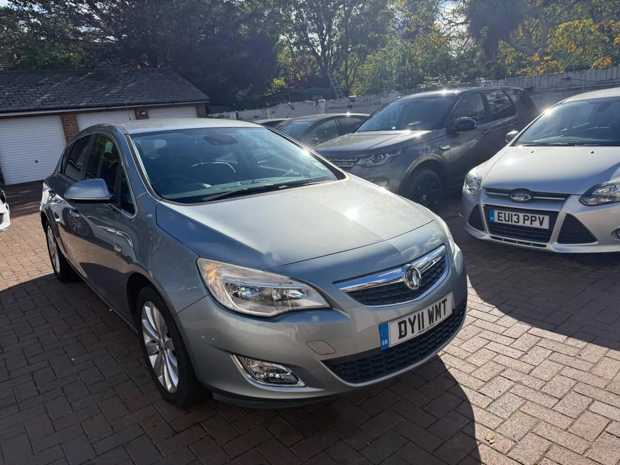 Vauxhall Astra 2011 photo 2