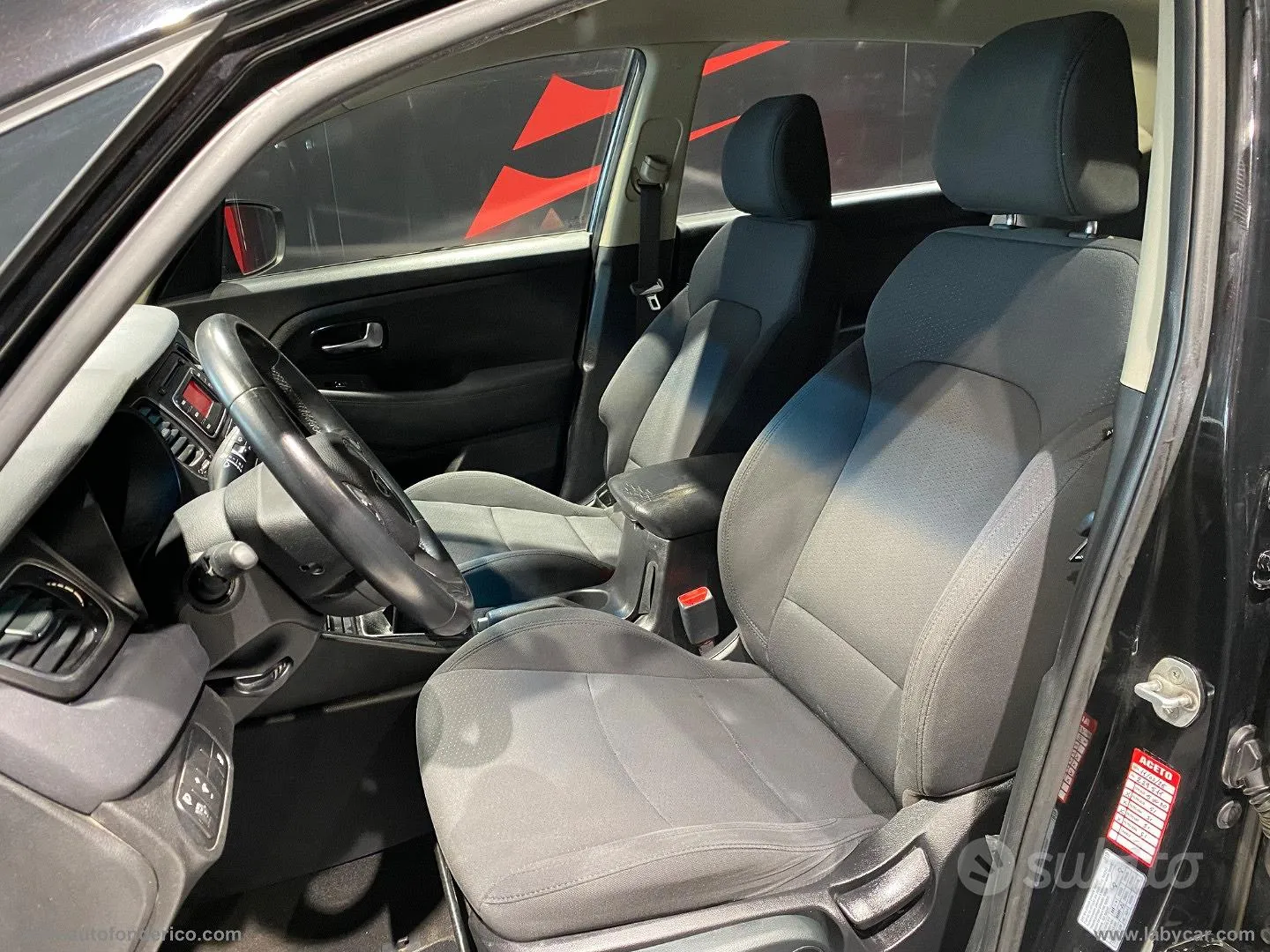 Kia Carens 2014 photo 5
