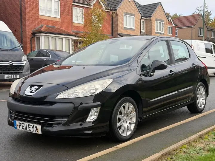Peugeot 308 2011 photo 2