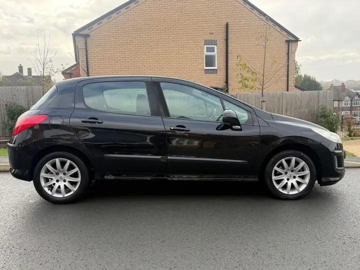 Peugeot 308 2011 photo 5