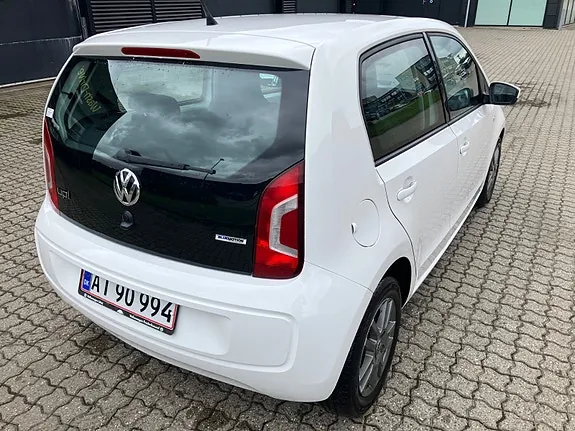 Volkswagen Up 2015 photo 4