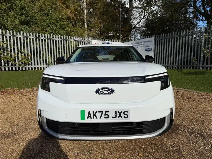 Ford Explorer 2025 photo 2