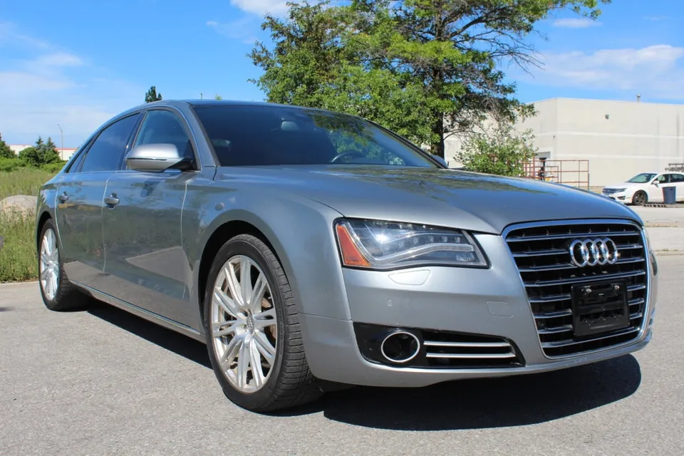 Audi A8 2012 photo 2