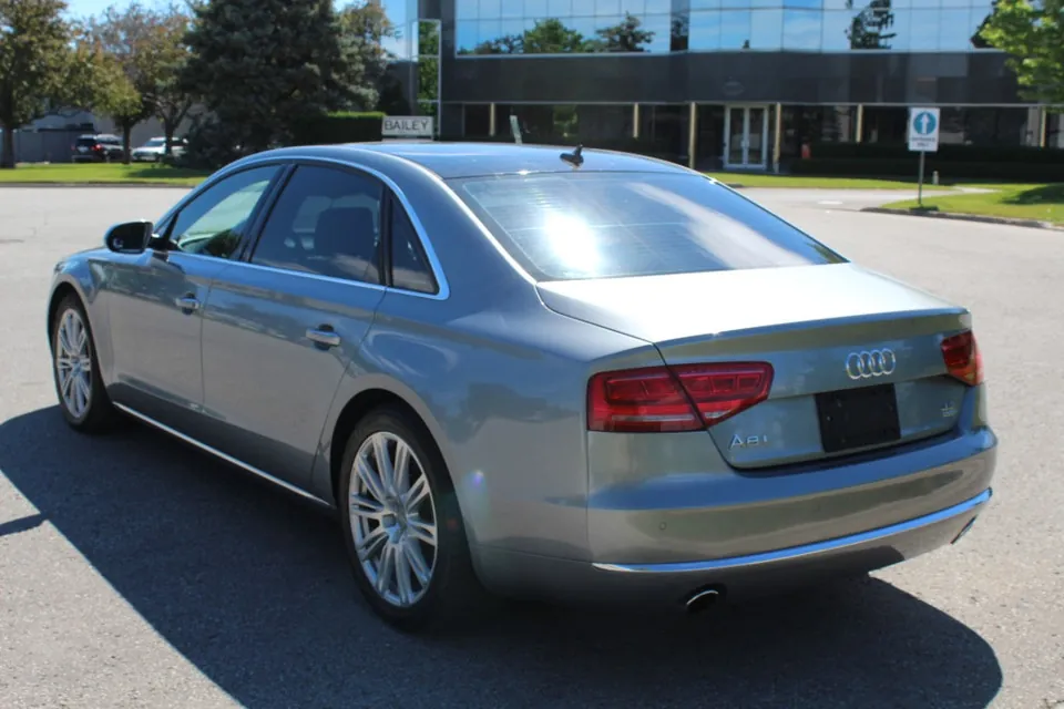 Audi A8 2012 photo 5