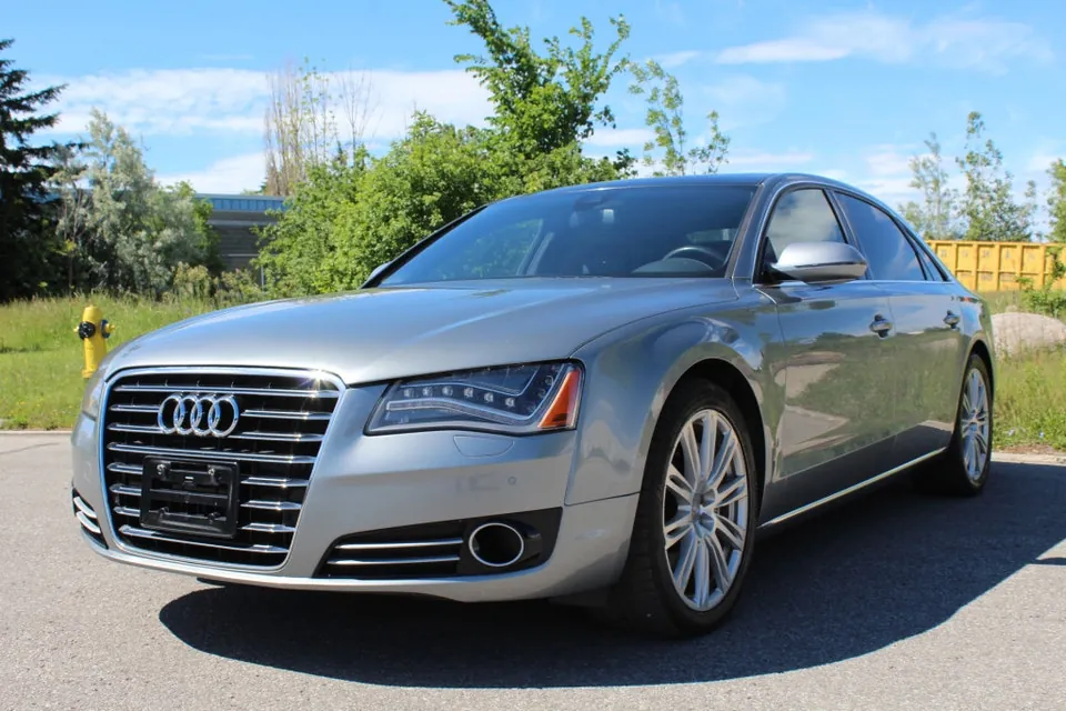 Audi A8 2012 photo 4