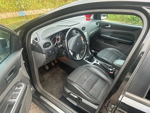 Ford Focus 2010 photo 5