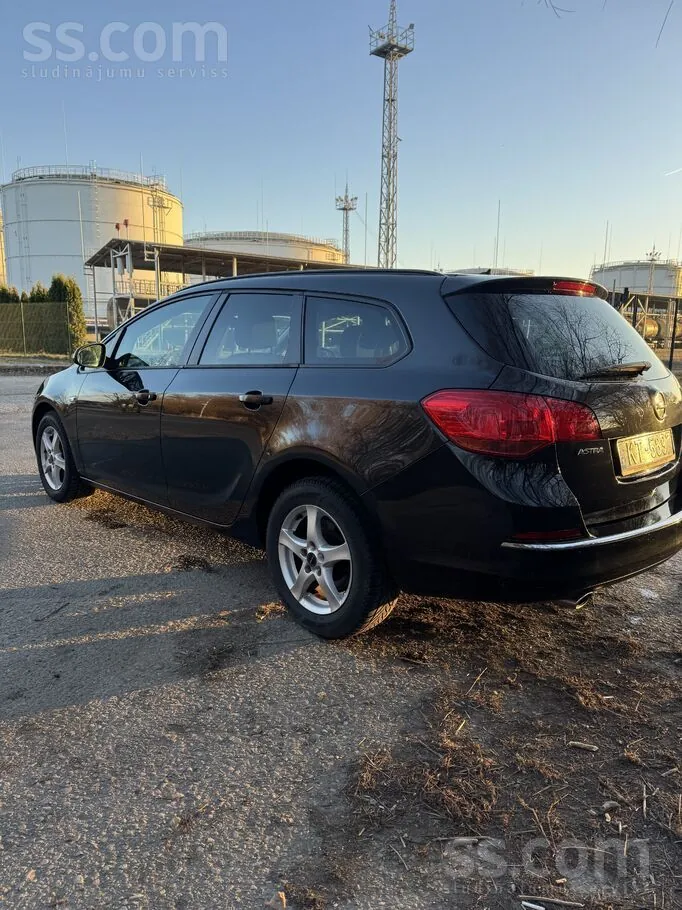 Opel Astra 2014 photo 4