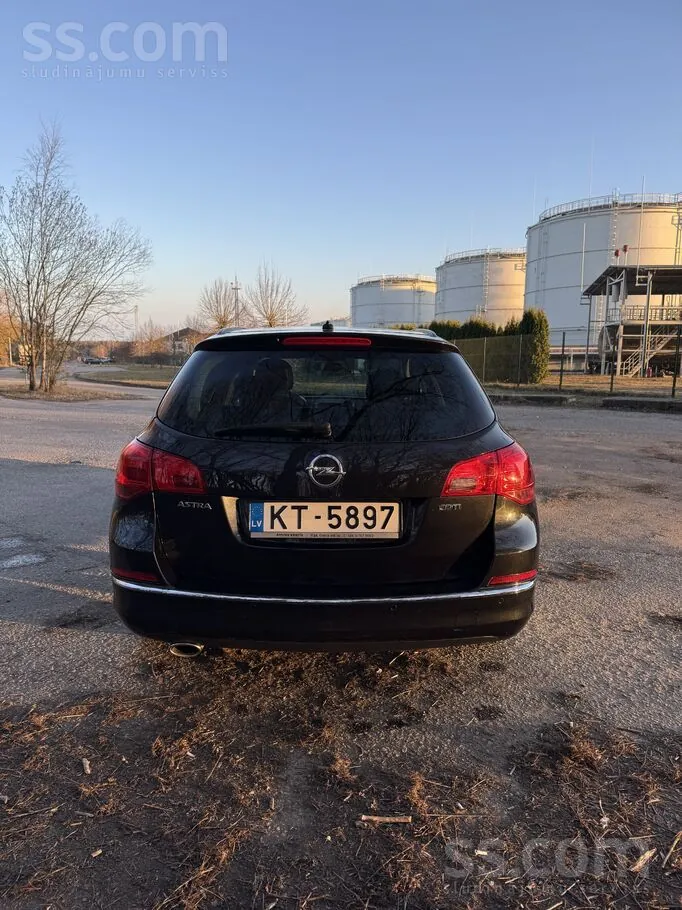 Opel Astra 2014 photo 3