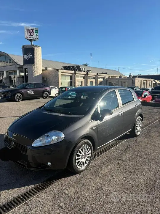 Fiat Grande Punto 2009 photo 2