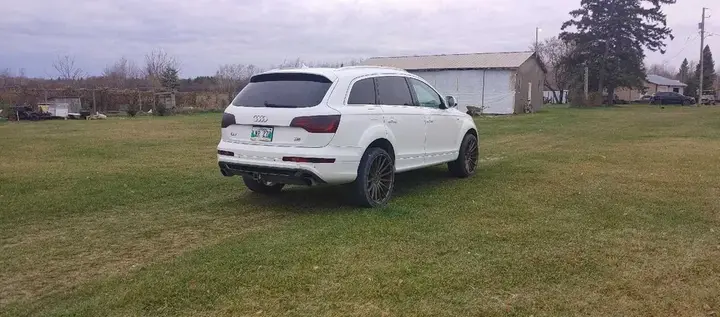 Audi Q7 2010 photo 2