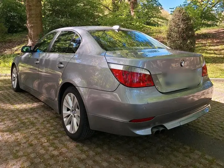 BMW 520I