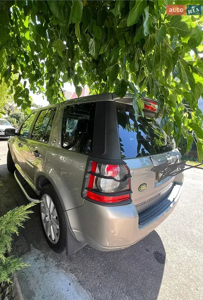 Land Rover Freelander 2010 photo 5