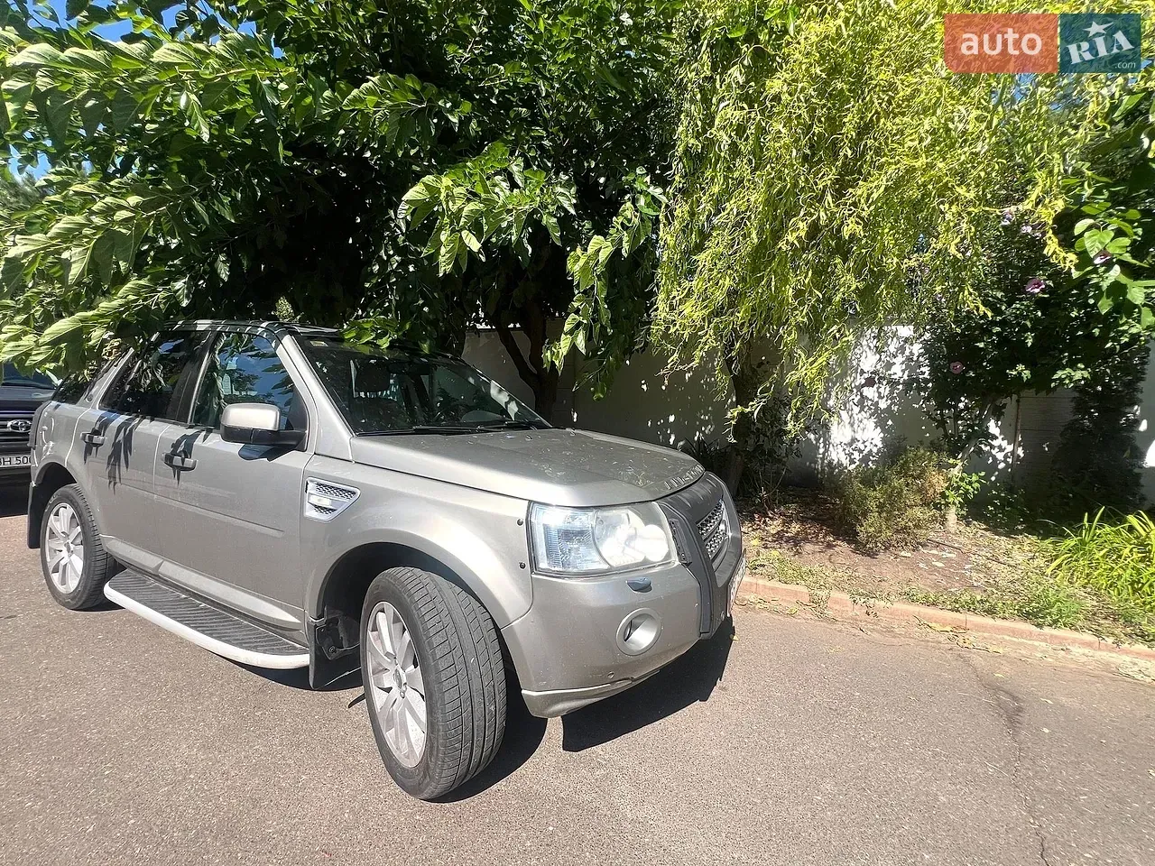Land Rover Freelander 2010 photo 2