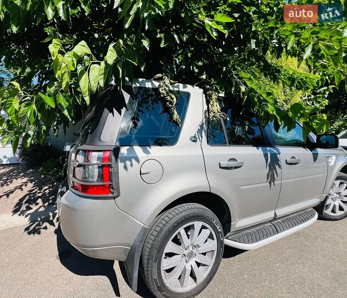 Land Rover Freelander 2010 photo 3