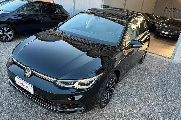 Volkswagen Golf 2023 photo 2